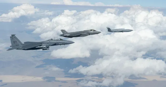 FQ-42 复仇者无人机迁至克里奇空军基地（美国空军